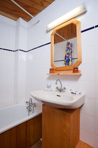 Salle de bains de l'appartement Sérac